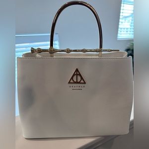 *Brand new* Loungefly Harry Potter White and gold Wand Handbag.